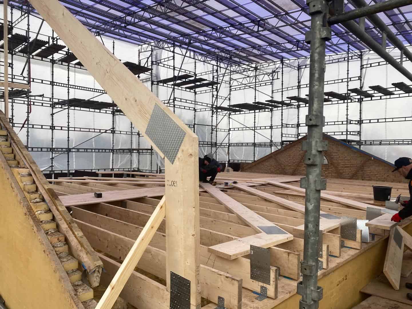 Materialer i træ bruges til tag